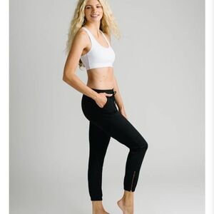 ZYIA Active Black Peak Women's Zipper Joggers. Size Lg. EUC